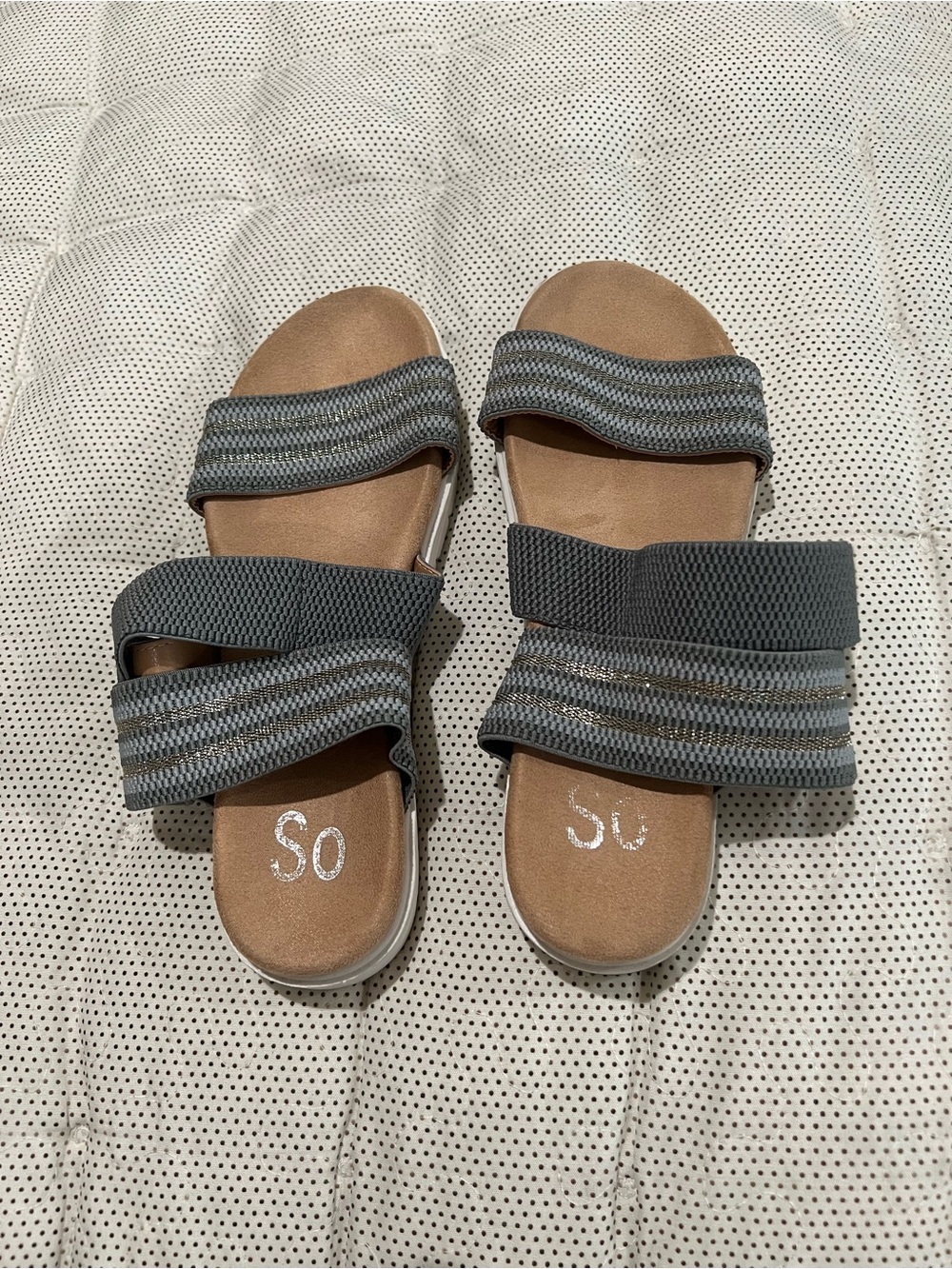 SO Women’s Sandals size 8 1/2 Gray and Silver Stretch Straps